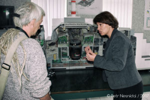 Paní Julija v infocentru Černobylské elektrárny